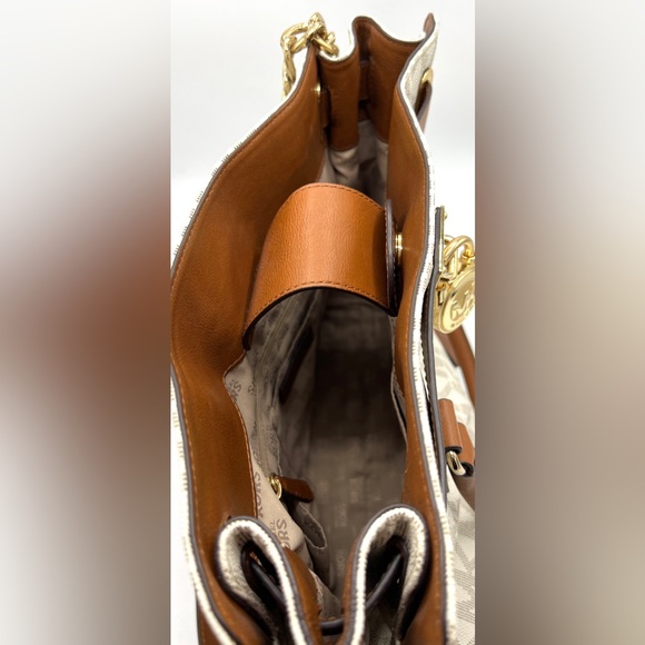 Michael Kors Hamilton Signature Large Tote - Picture 16 of 16